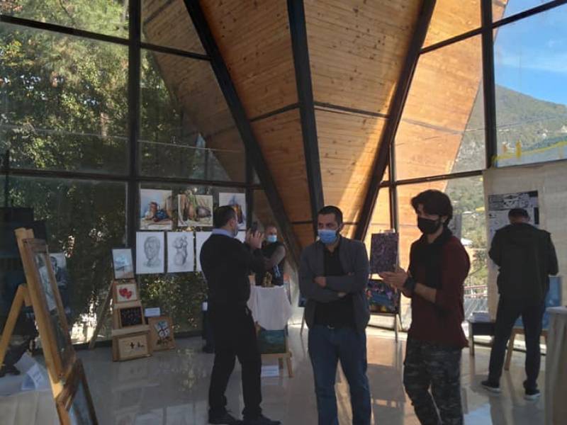 ცაგერის სამხატვრო სკოლის 2007-19 წლის კურსდამთავრებულთა ნახატების გამოფენა მოეწყო.